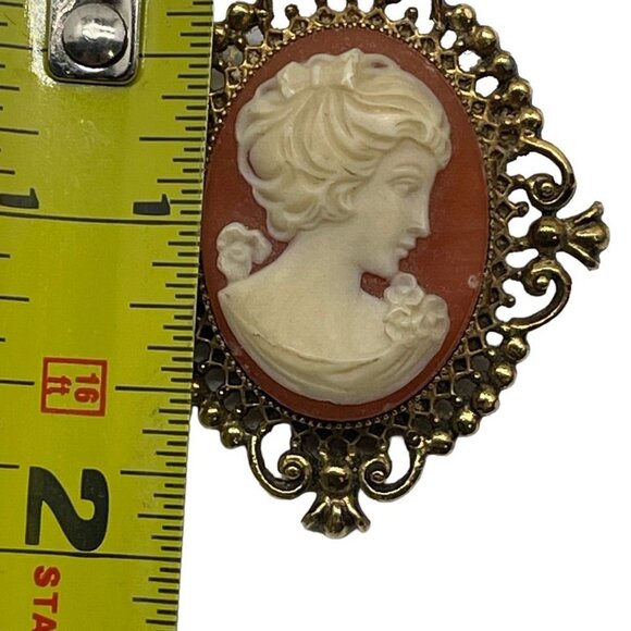 Vintage Cameo Brooch Pin Gold Tone Avon Pinback Opens Up Empty Glace Locket - Picture 9 of 16